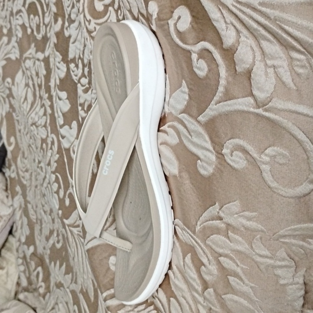 CROCS Women's Tan Sandals Size 10 EUC - Picture 3 of 4